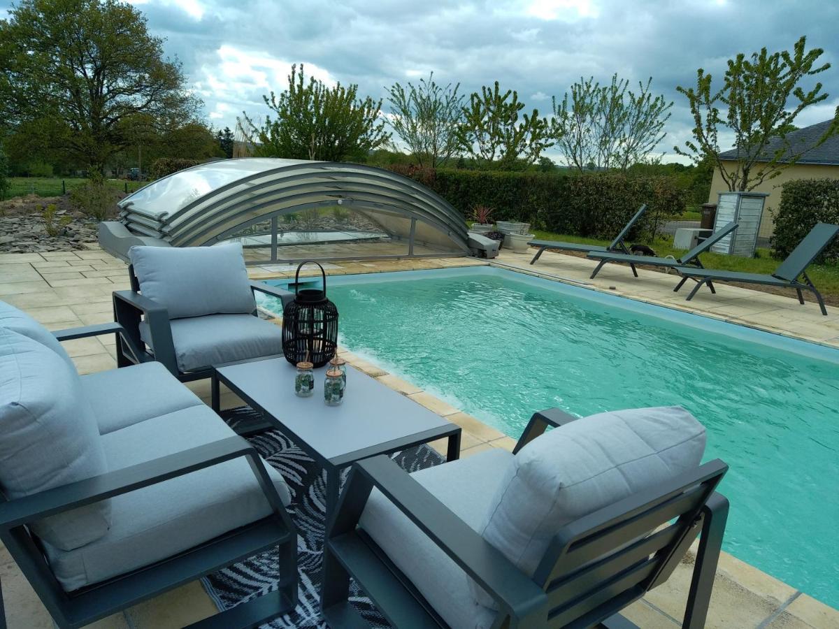Maison/Villa avec piscine privée Gîte Brain d'eau La Chapelle-de-Brain Extérieur photo
